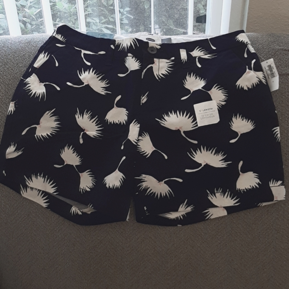 NWT Women's Old Navy Navy Blue, White, Light Pink Chino Shorts, Sz 2 & 5" Length